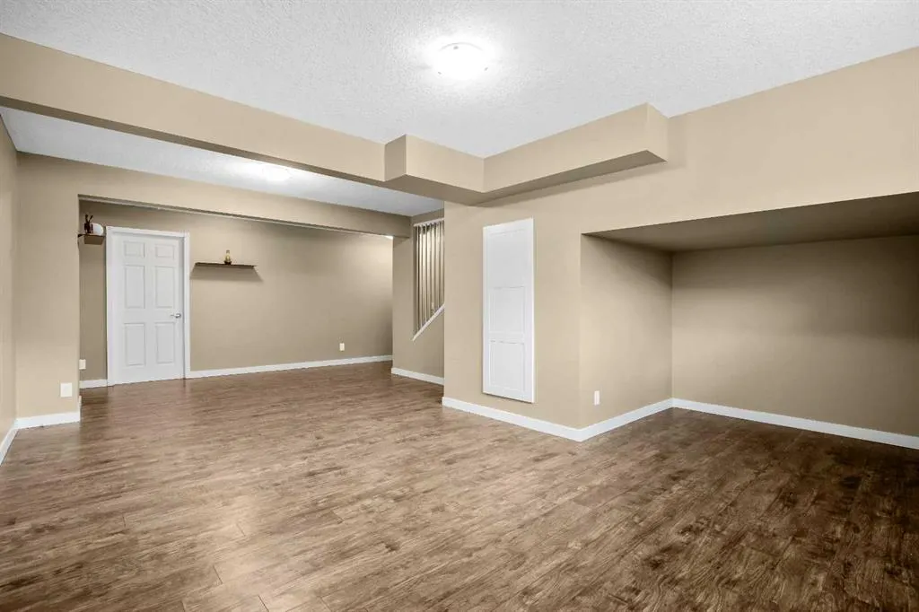 28 Copperpond Rise SE