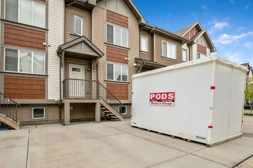 28 Copperpond Rise SE