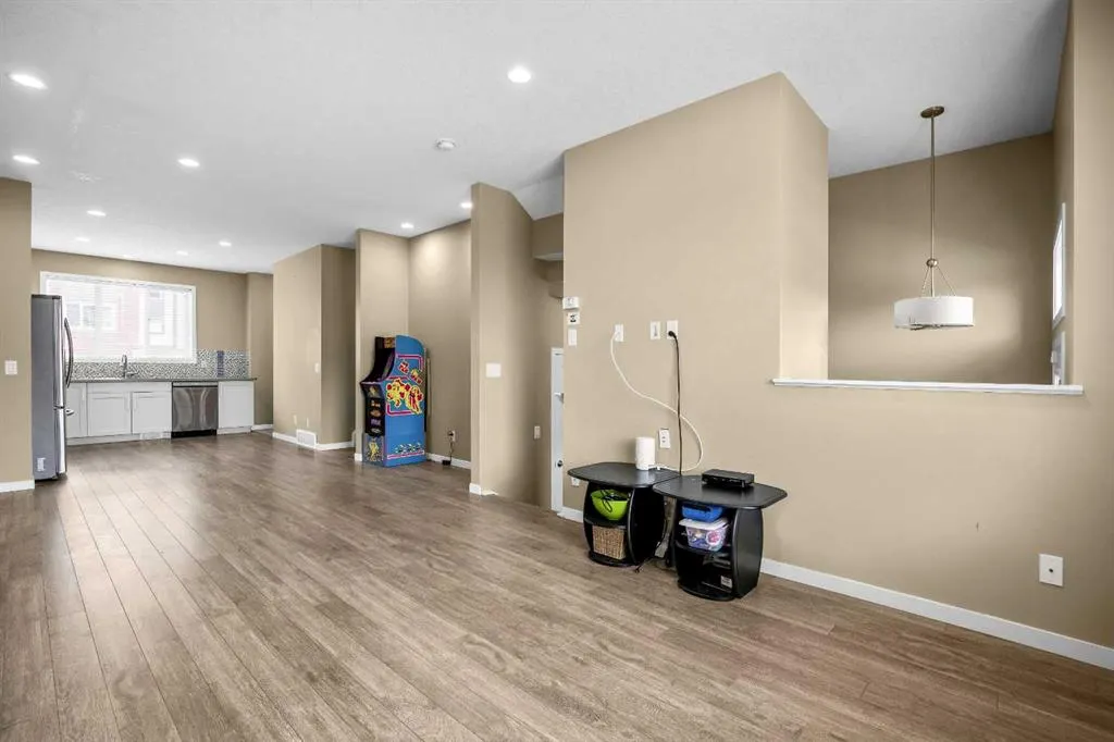 28 Copperpond Rise SE