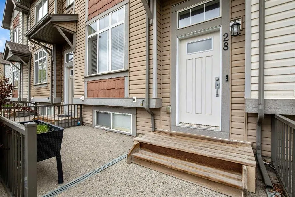 28 Copperpond Rise SE