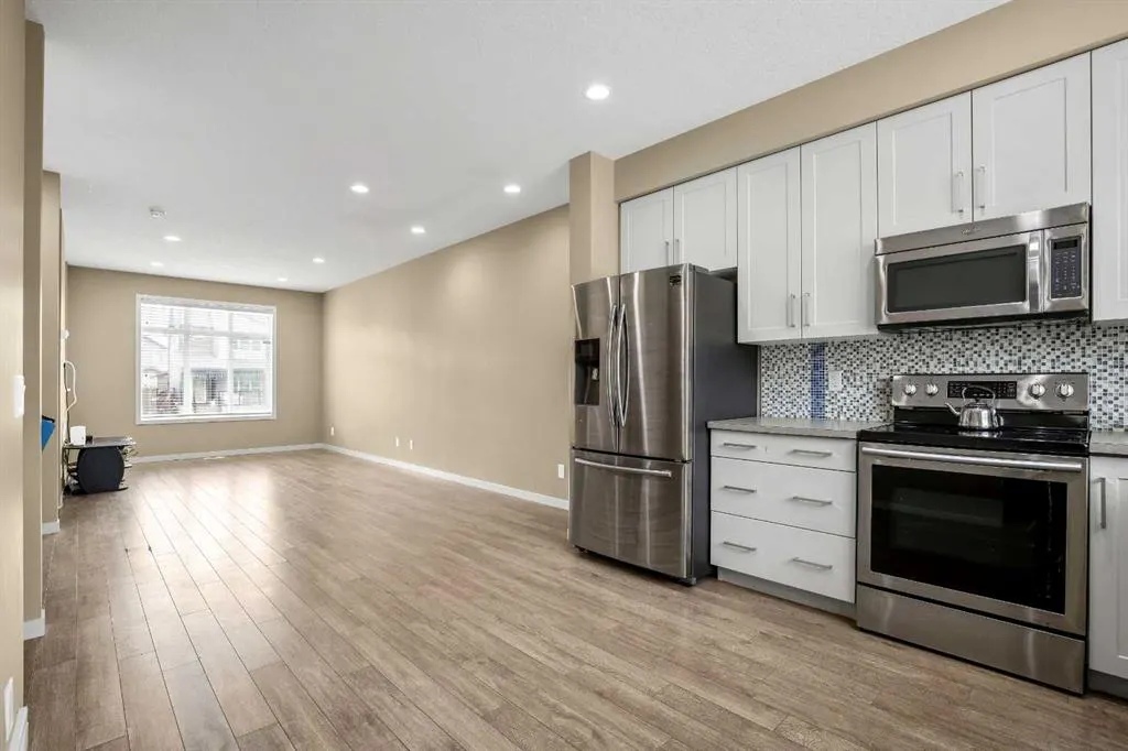 28 Copperpond Rise SE