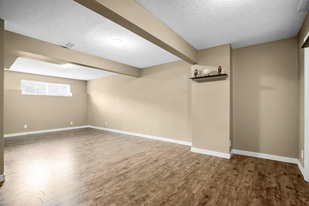 28 Copperpond Rise SE