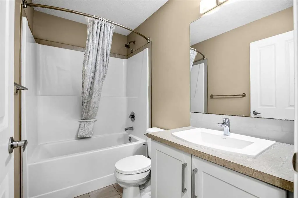 28 Copperpond Rise SE