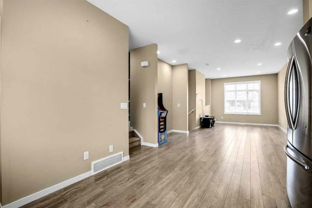 28 Copperpond Rise SE