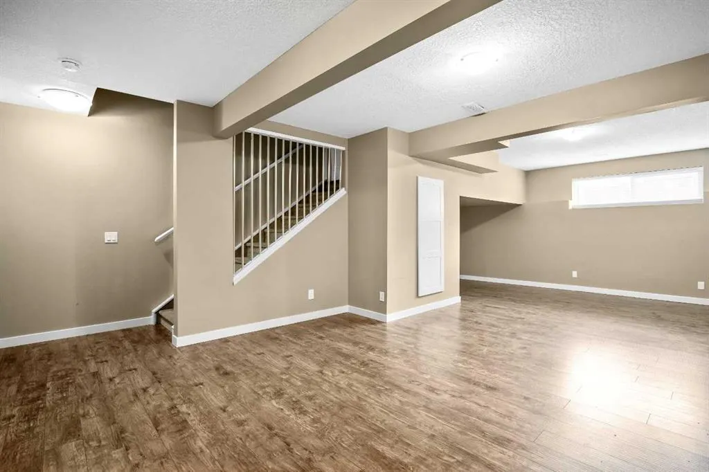 28 Copperpond Rise SE
