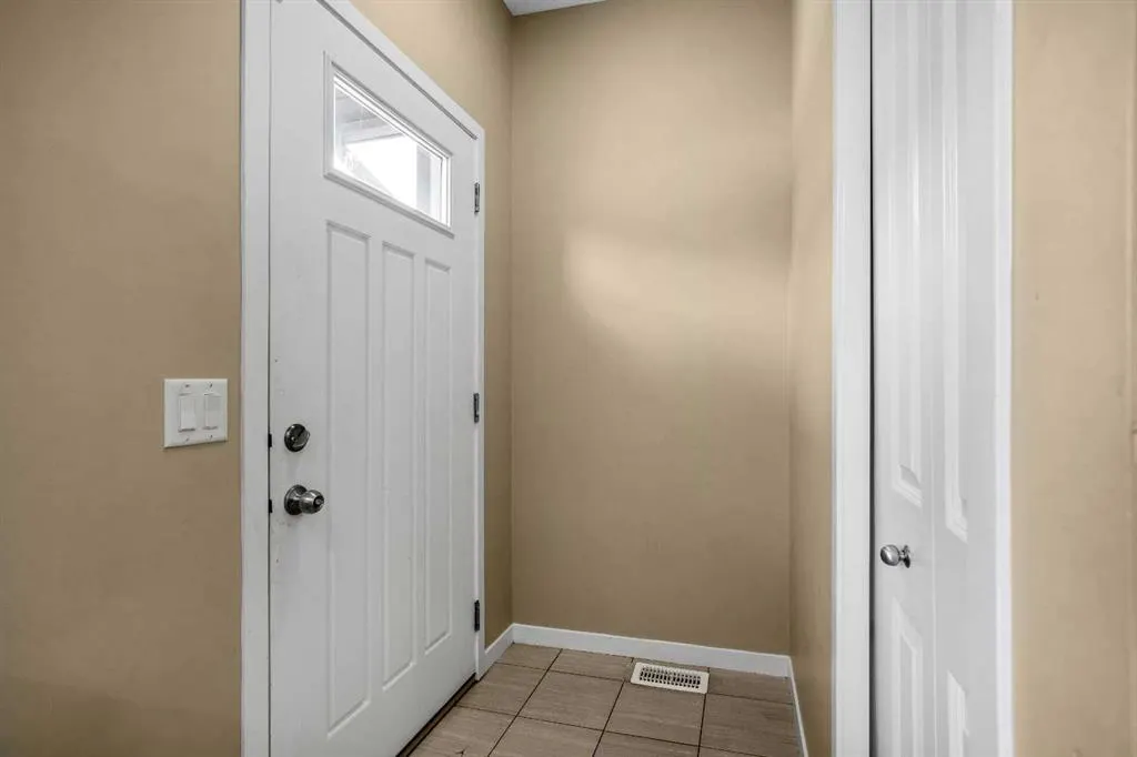 28 Copperpond Rise SE