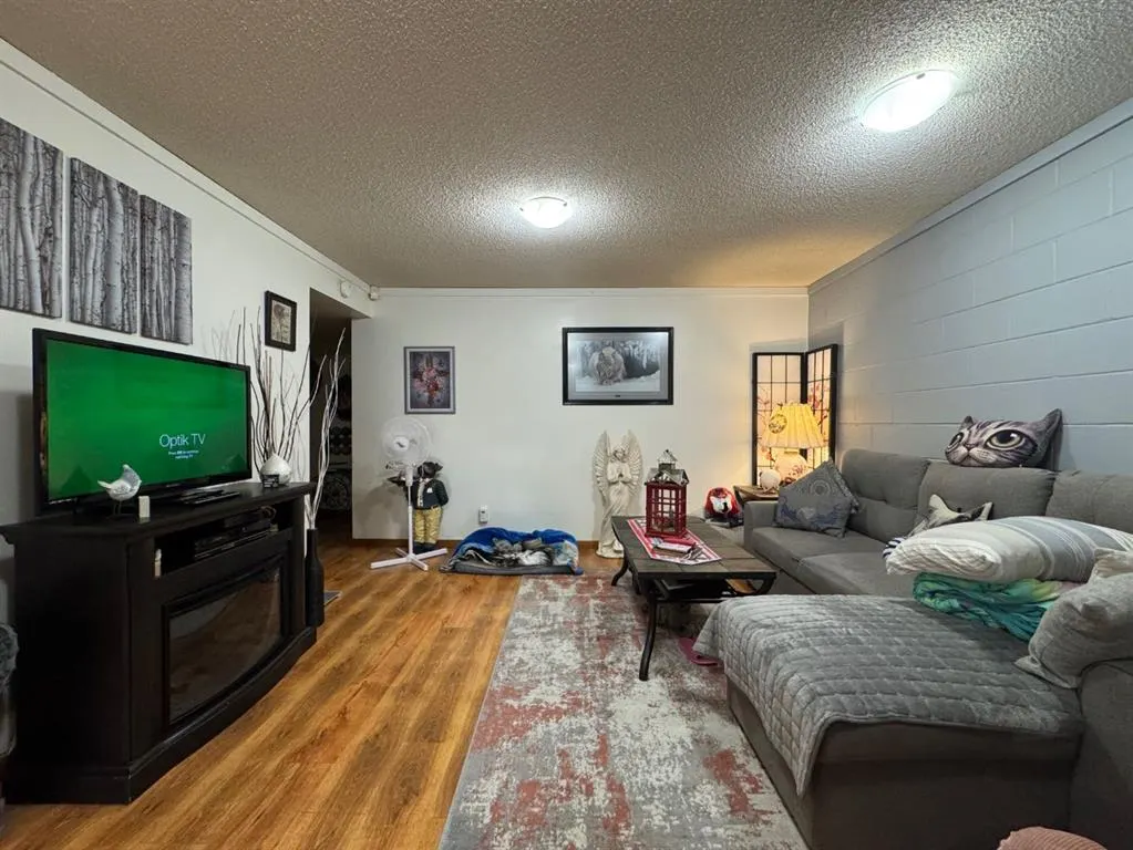 5210 Waghorn