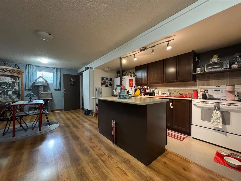 5210 Waghorn