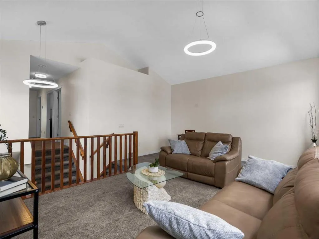 64 Royal Oak Cape NW