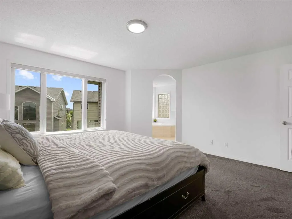 64 Royal Oak Cape NW