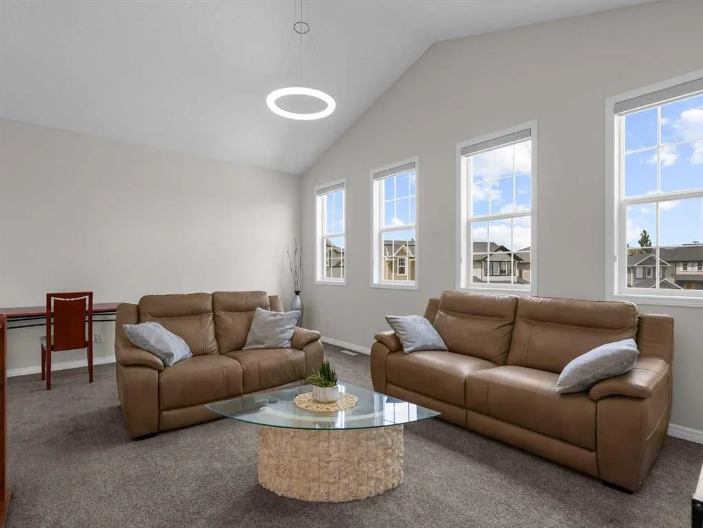 64 Royal Oak Cape NW