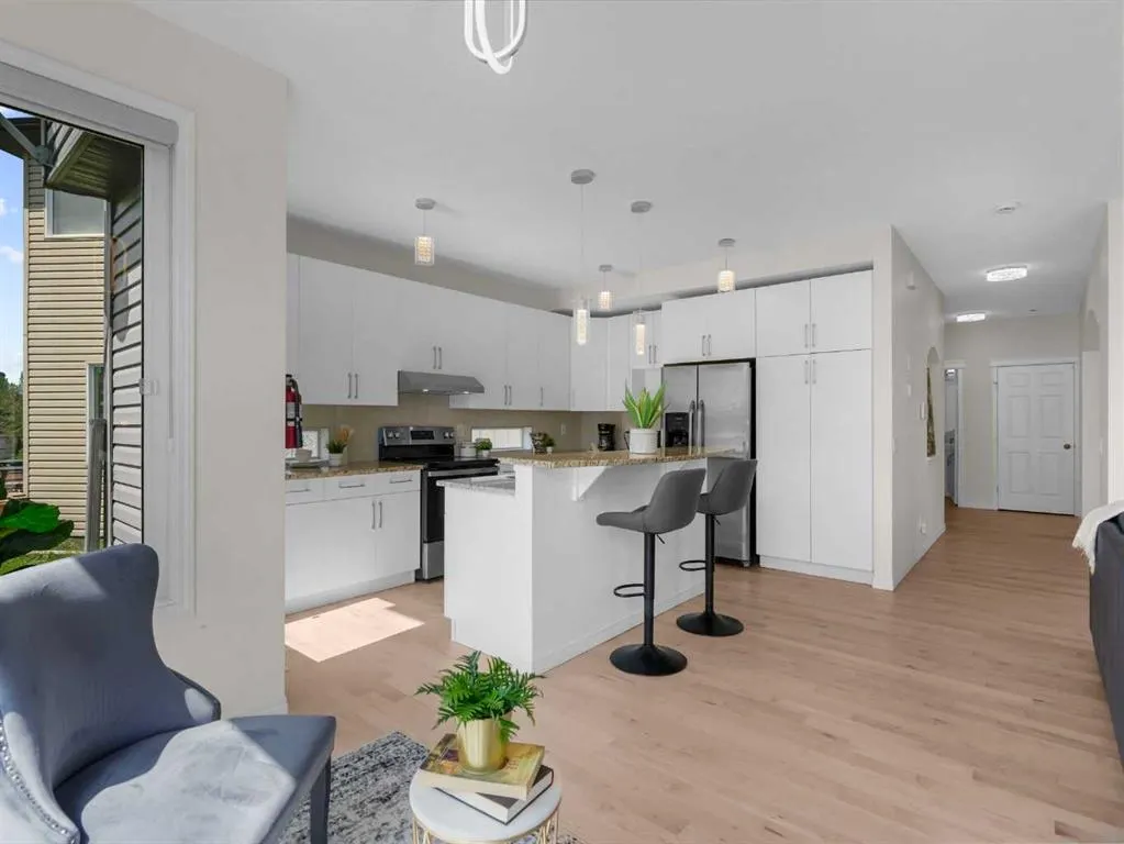 64 Royal Oak Cape NW