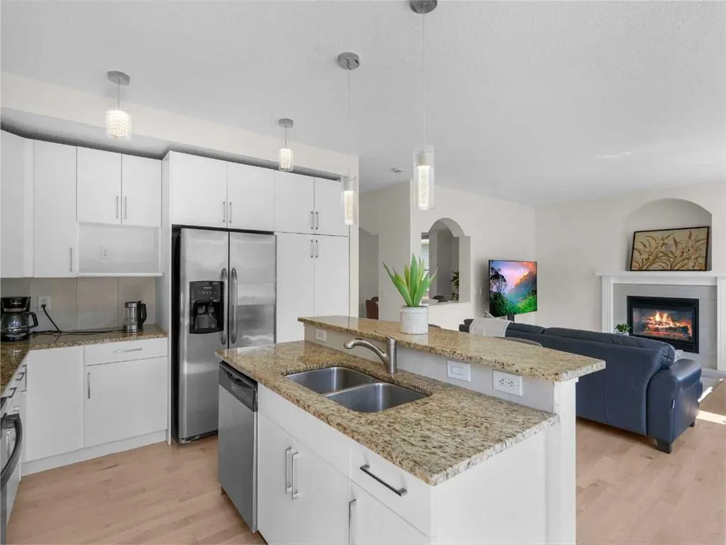 64 Royal Oak Cape NW