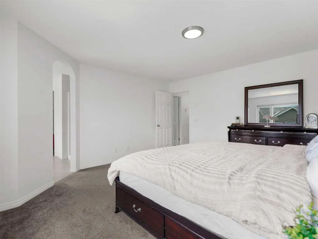 64 Royal Oak Cape NW