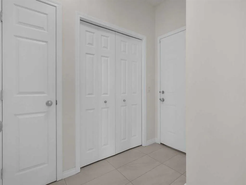 64 Royal Oak Cape NW
