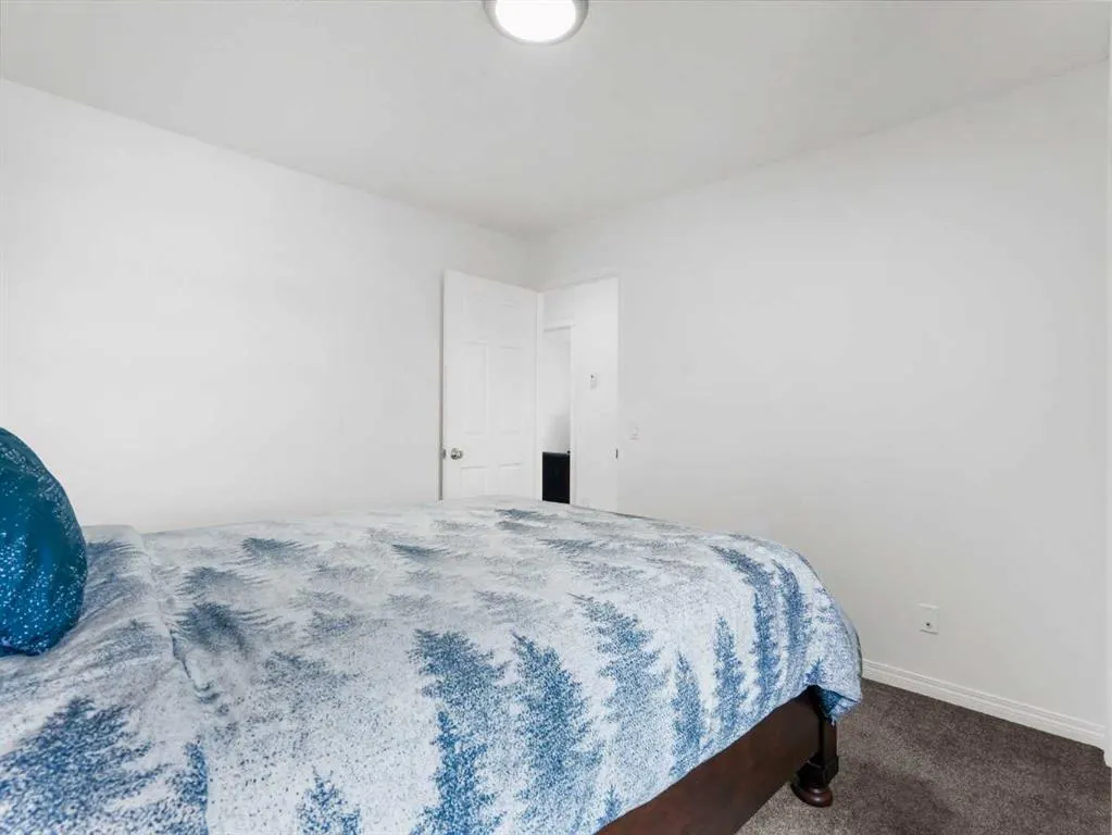 64 Royal Oak Cape NW