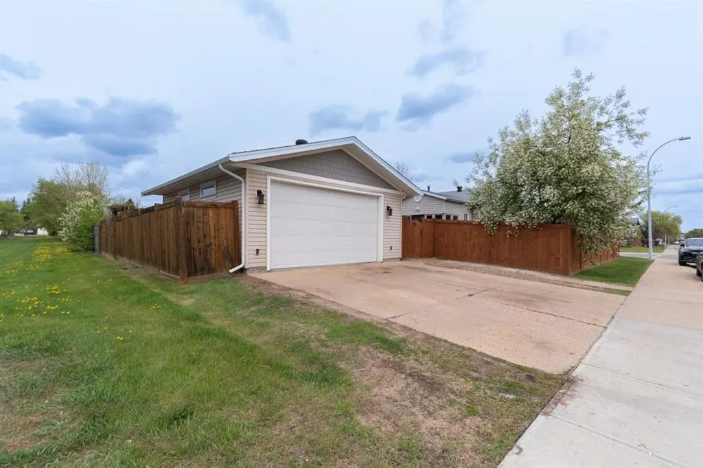 101 Robin Crescent