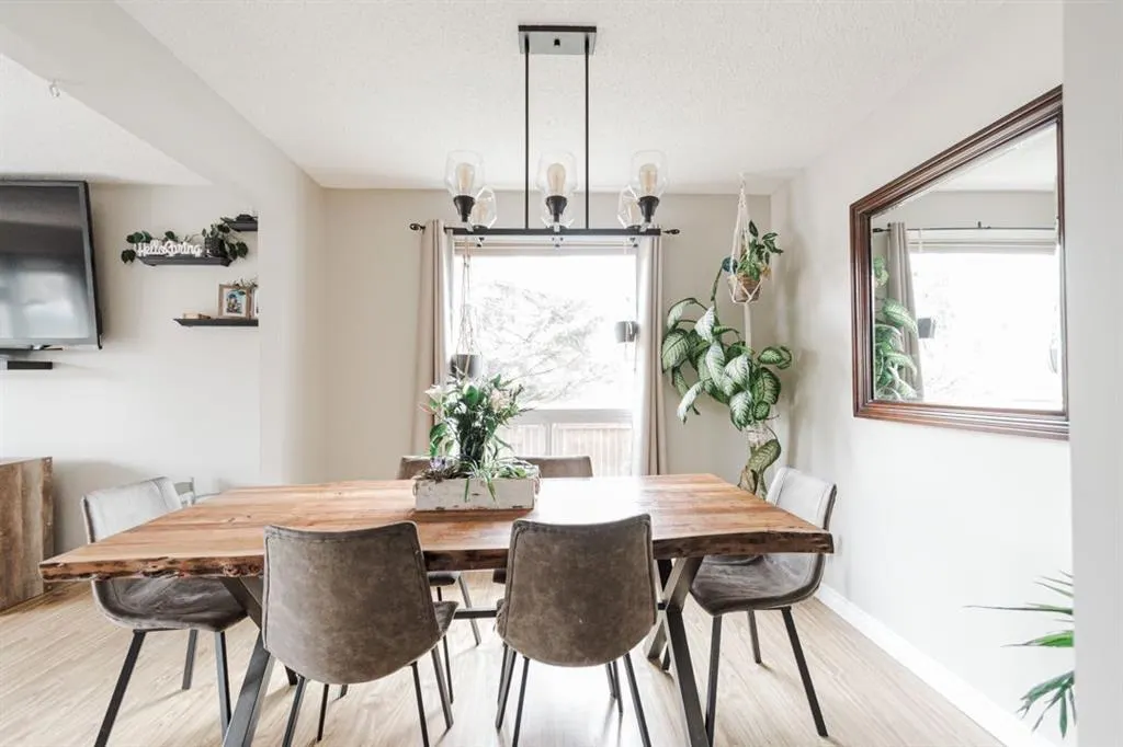 101 Robin Crescent