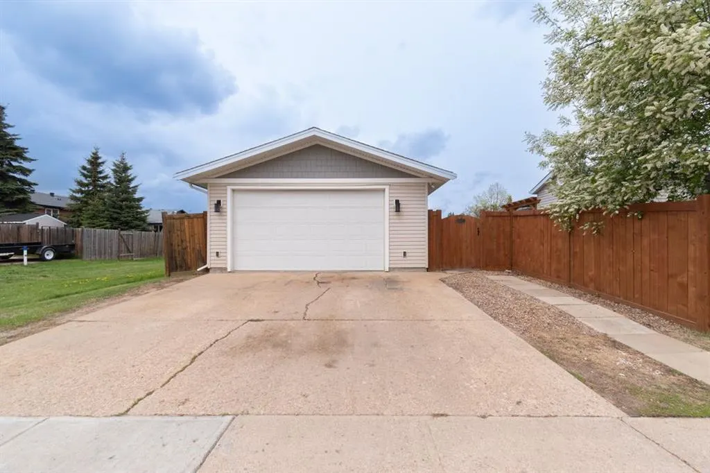 101 Robin Crescent