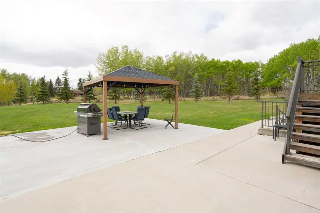 95 Bearspaw View