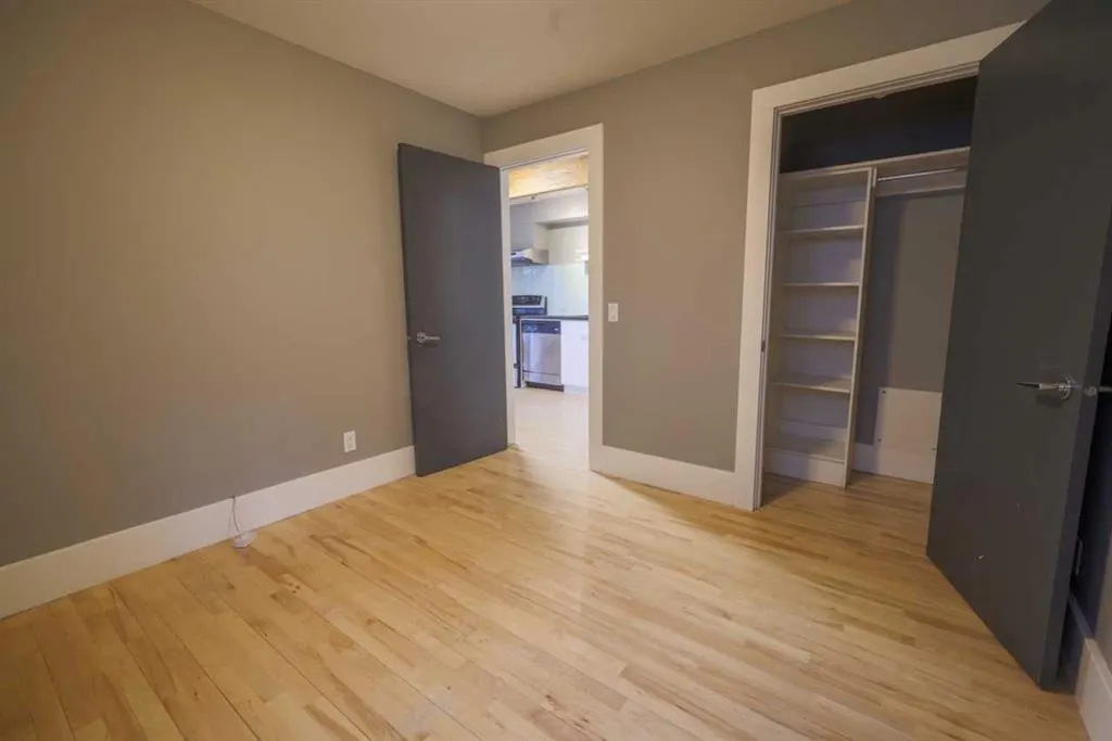 2044 35 Avenue SW, #1