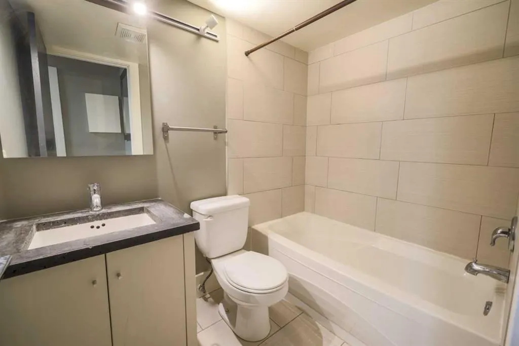 2044 35 Avenue SW, #1