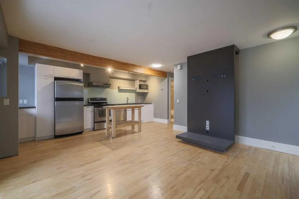 2044 35 Avenue SW, #1