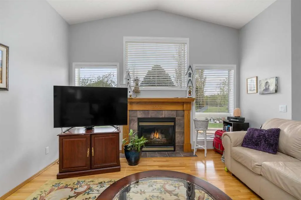 310 Riverside Garden NW
