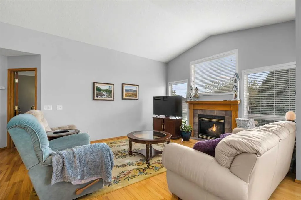 310 Riverside Garden NW