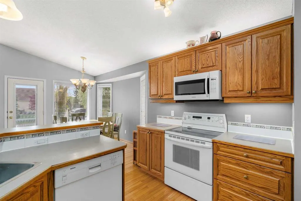 310 Riverside Garden NW