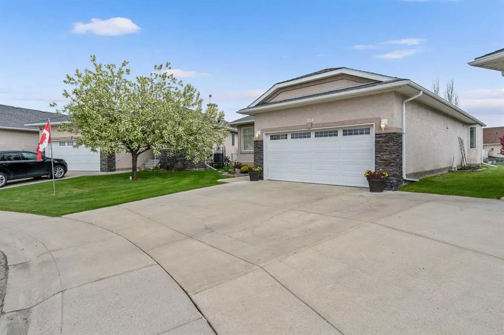 310 Riverside Garden NW
