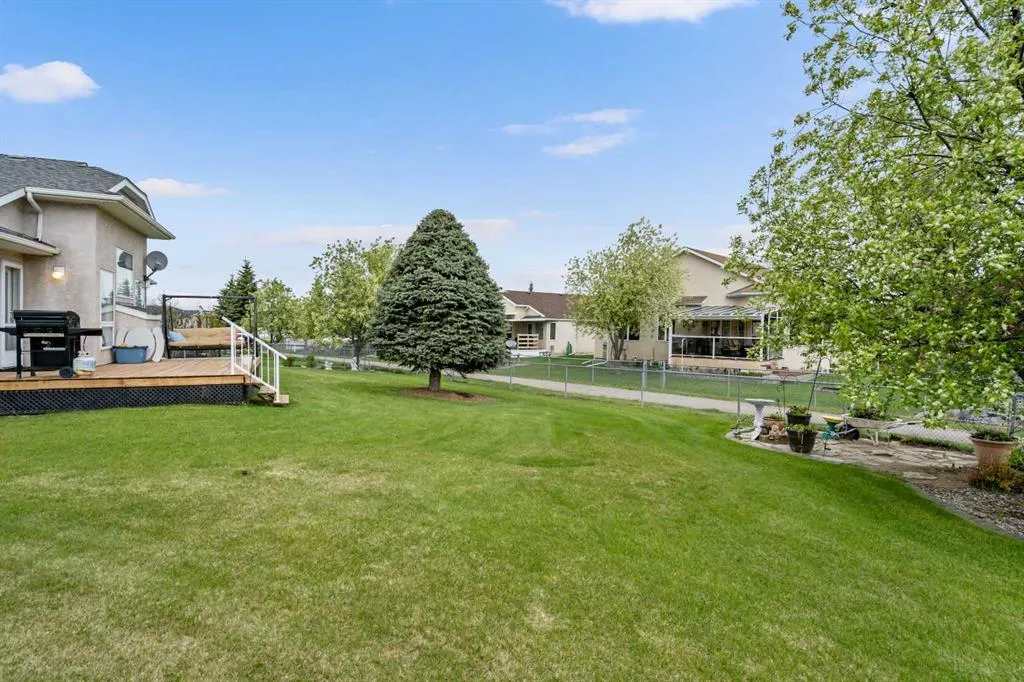 310 Riverside Garden NW