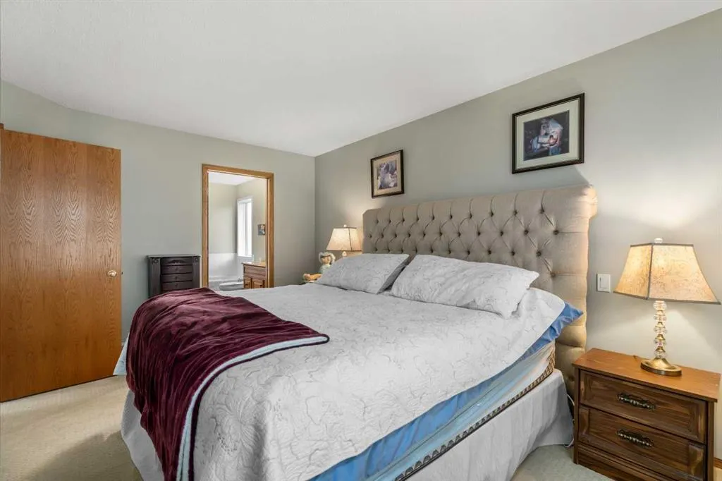 310 Riverside Garden NW