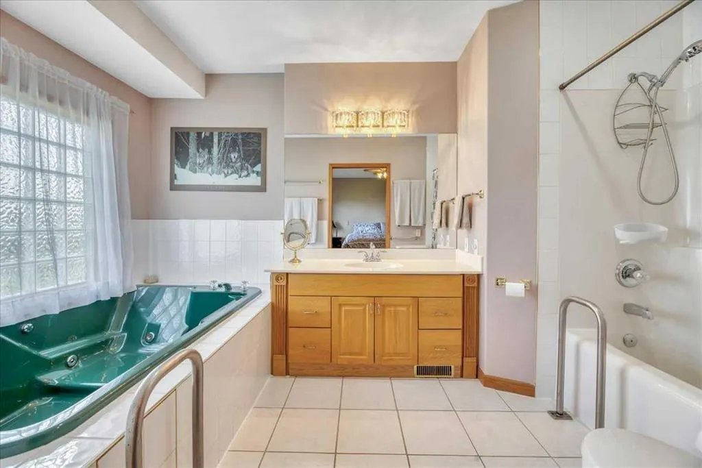 14 Grande Point Estates