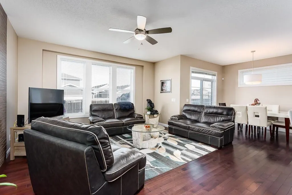 52 Redstone Park NE