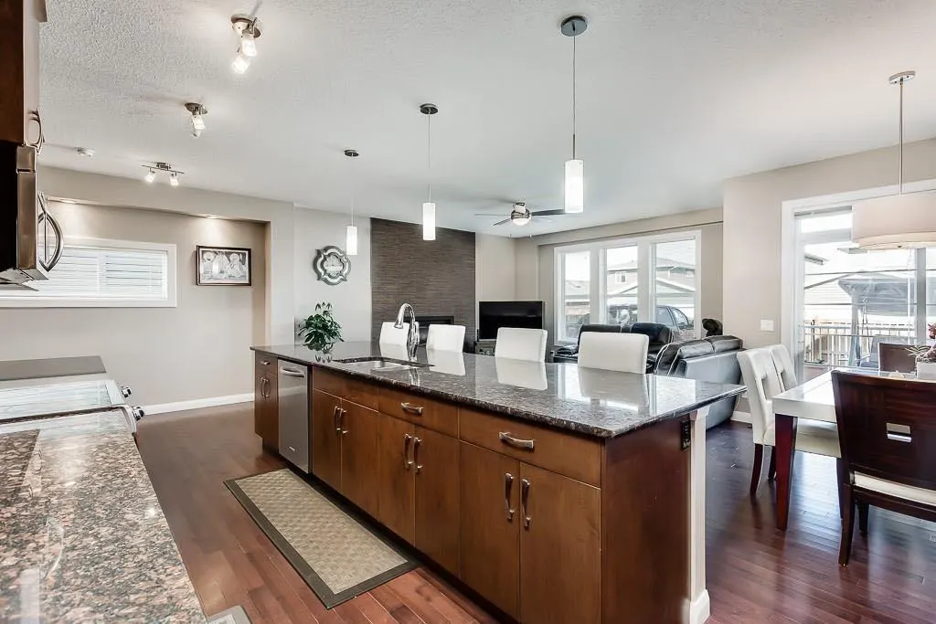 52 Redstone Park NE