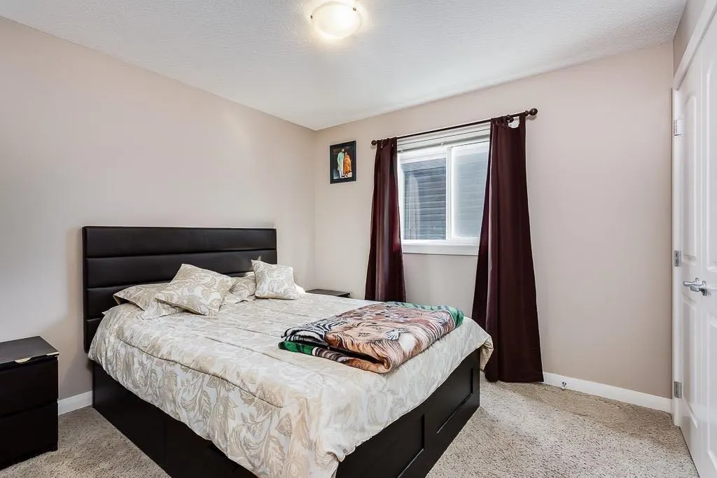 52 Redstone Park NE