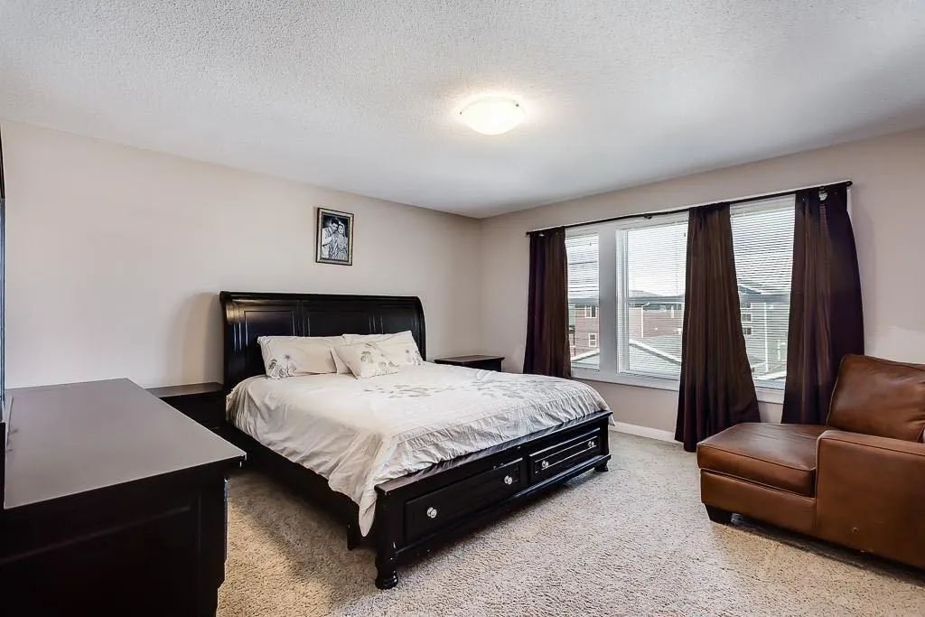52 Redstone Park NE