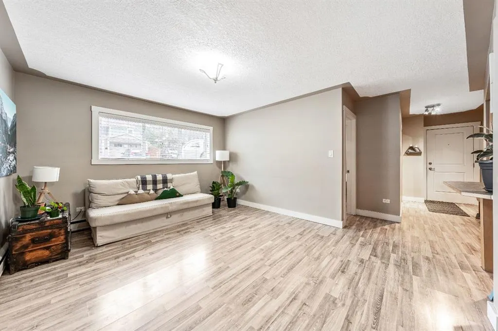310 22 Avenue SW, #4