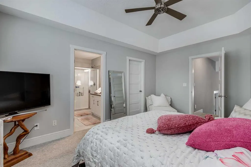 27 Henderson Crescent NW
