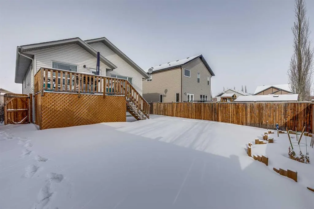 27 Henderson Crescent NW