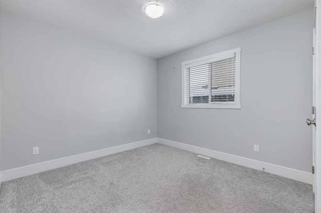 27 Henderson Crescent NW