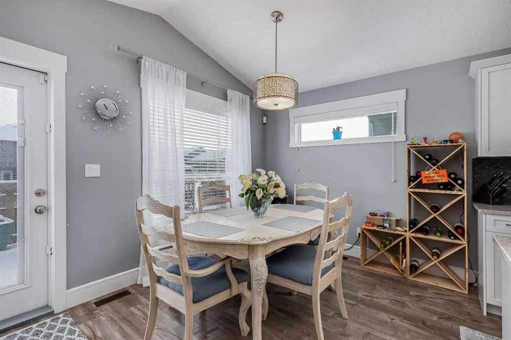 27 Henderson Crescent NW