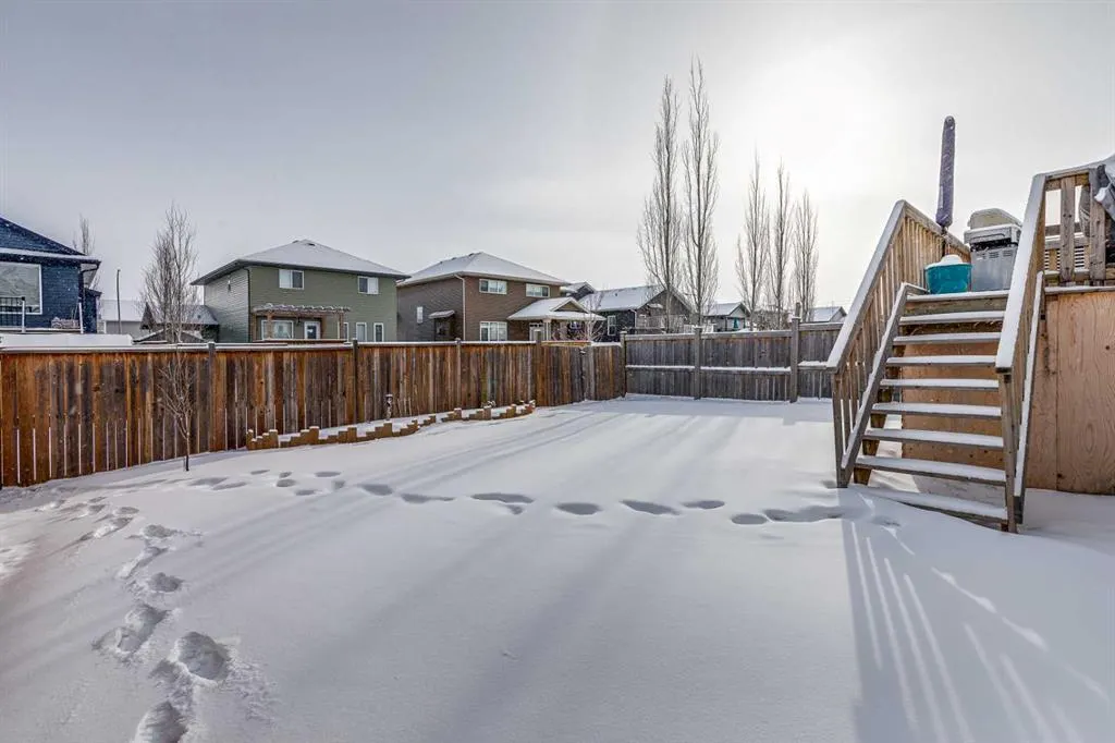 27 Henderson Crescent NW