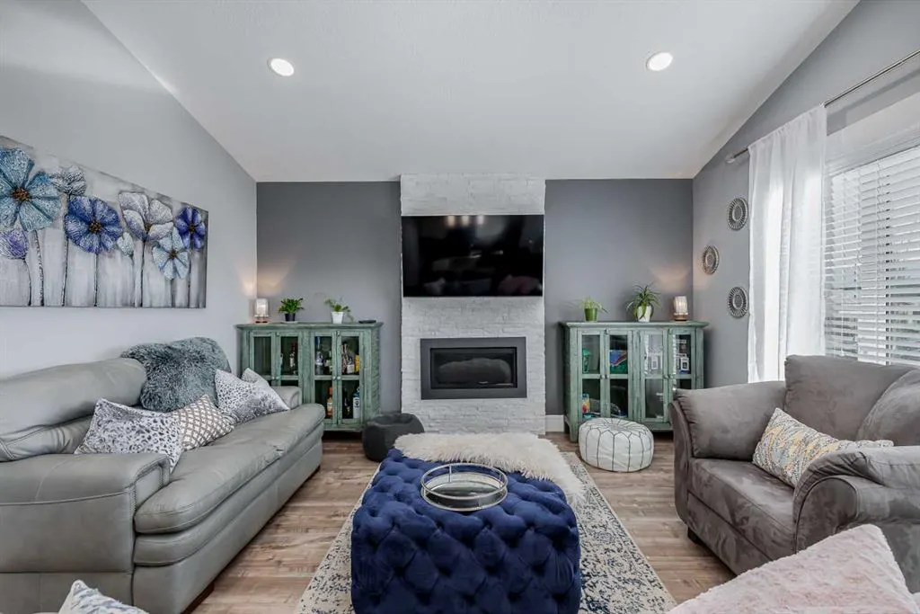 27 Henderson Crescent NW