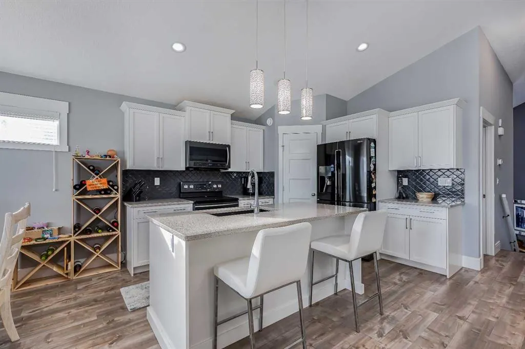 27 Henderson Crescent NW