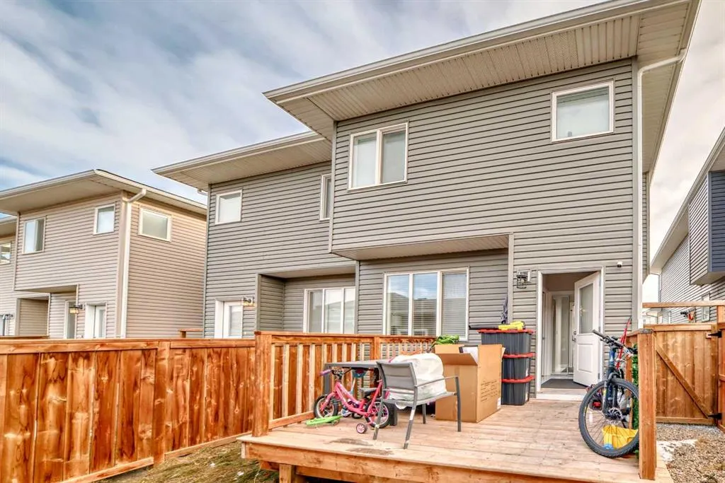 121 Corner Meadows Gate NE