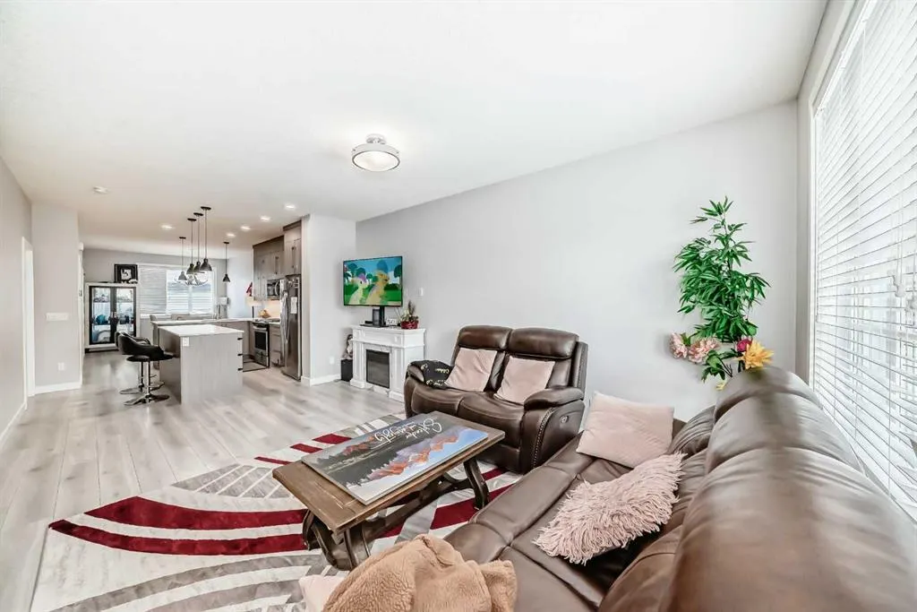 121 Corner Meadows Gate NE