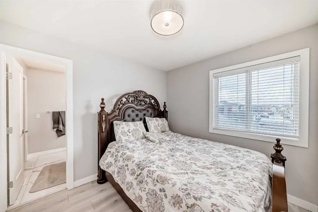 121 Corner Meadows Gate NE