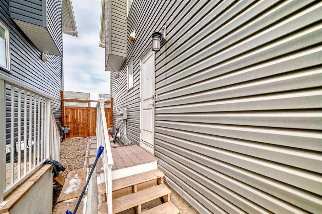 121 Corner Meadows Gate NE